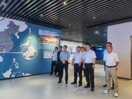 �����쵼������׳������������Ǣ��